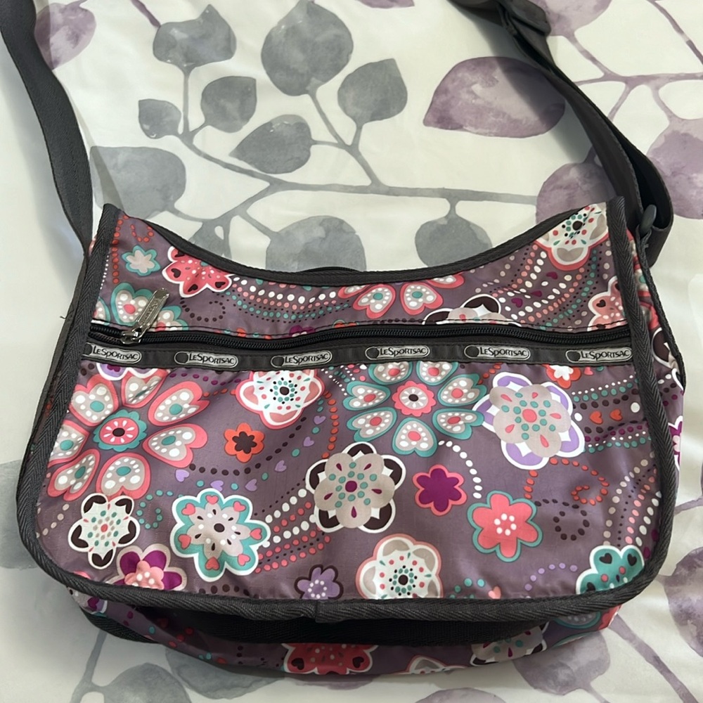 Cool print sports sack, can be worn on the shoulder or crossbody